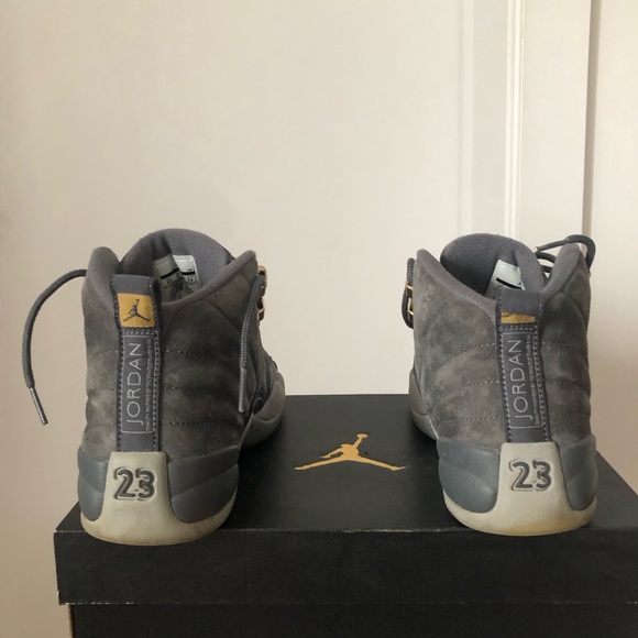 Jordan 23 grey. Like new. Size 6 - old kid = 7.5 women - Picture 4 of 5